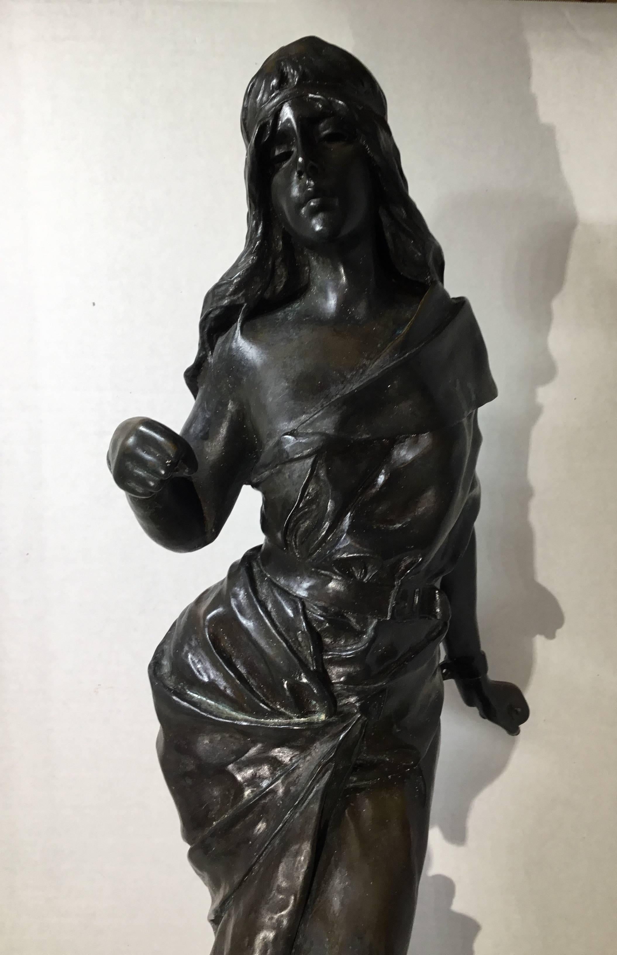 Une belle femme en bronze d'Emmanuel Villanis (français:: 1858-1914) 