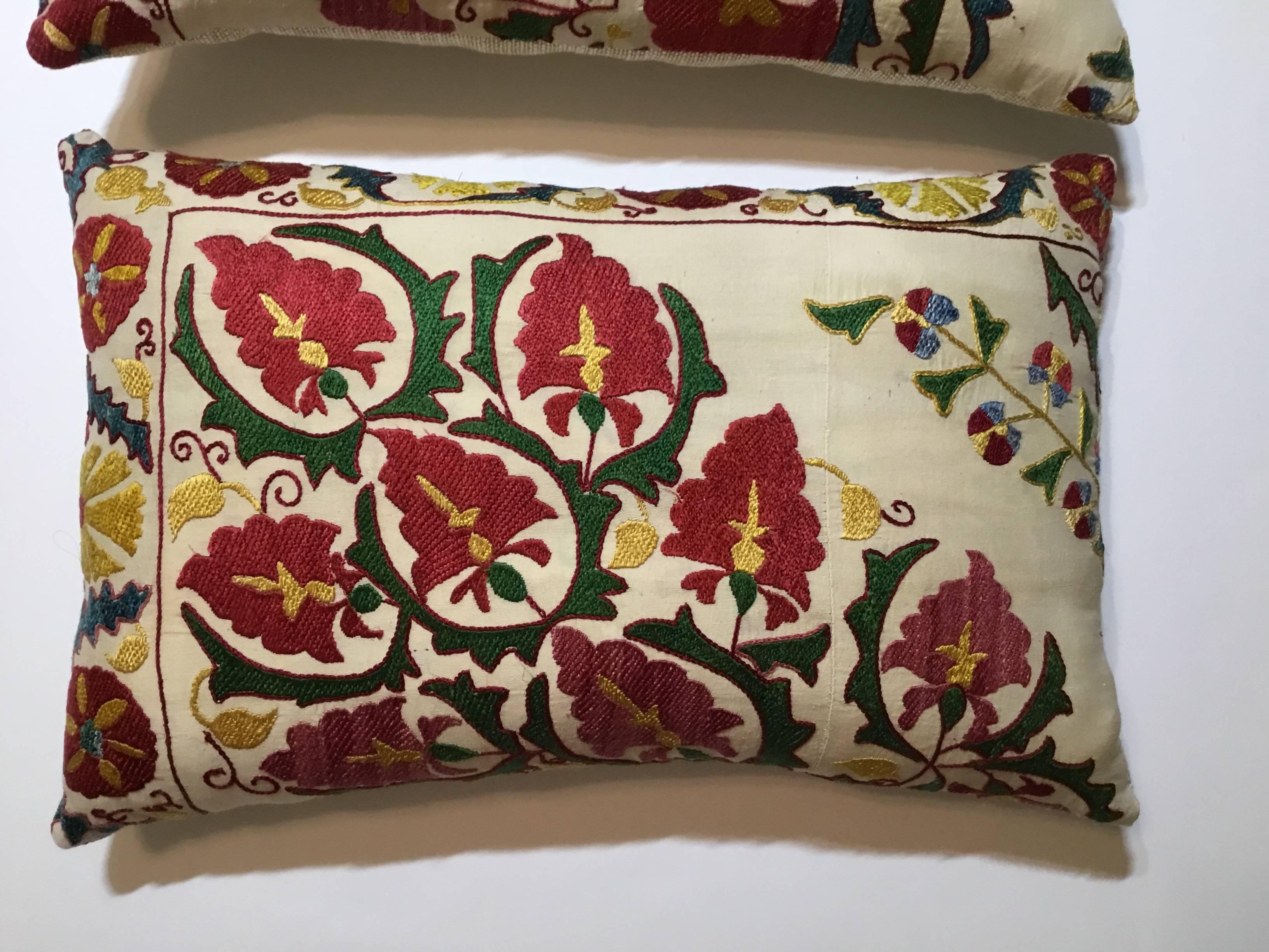Pair of Suzani Pillow In Excellent Condition In Delray Beach, FL