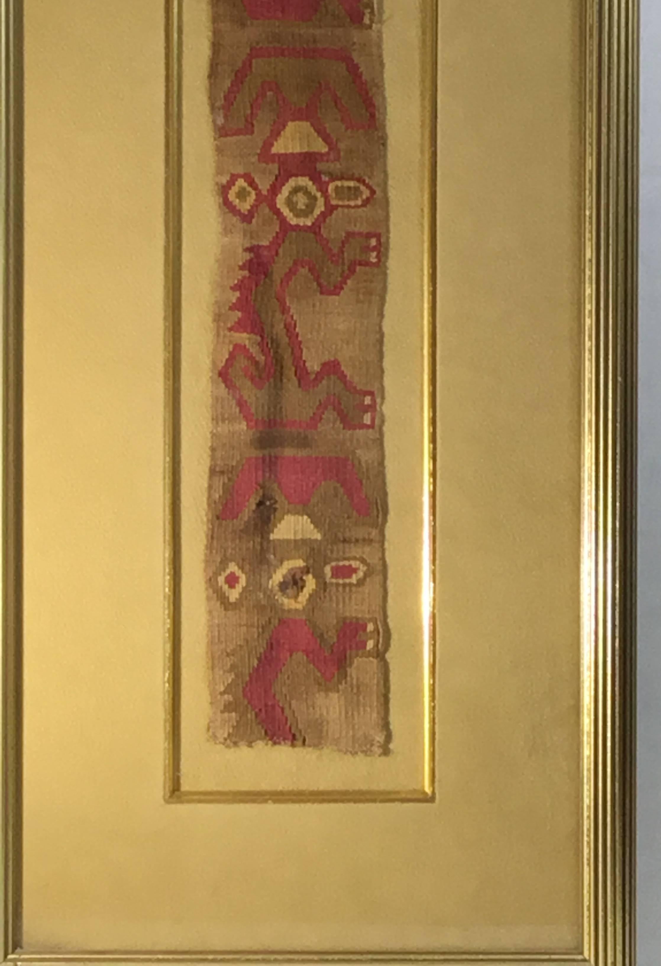 Pre Colombian Antique Textile Bend Fragment In Fair Condition In Delray Beach, FL