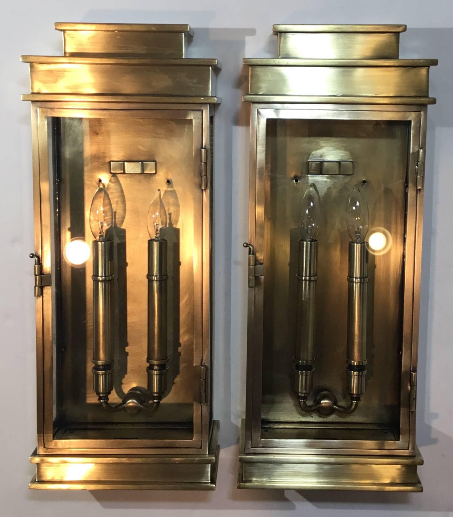 Pair of Brass Wall Mounting Lanterns In Excellent Condition In Delray Beach, FL