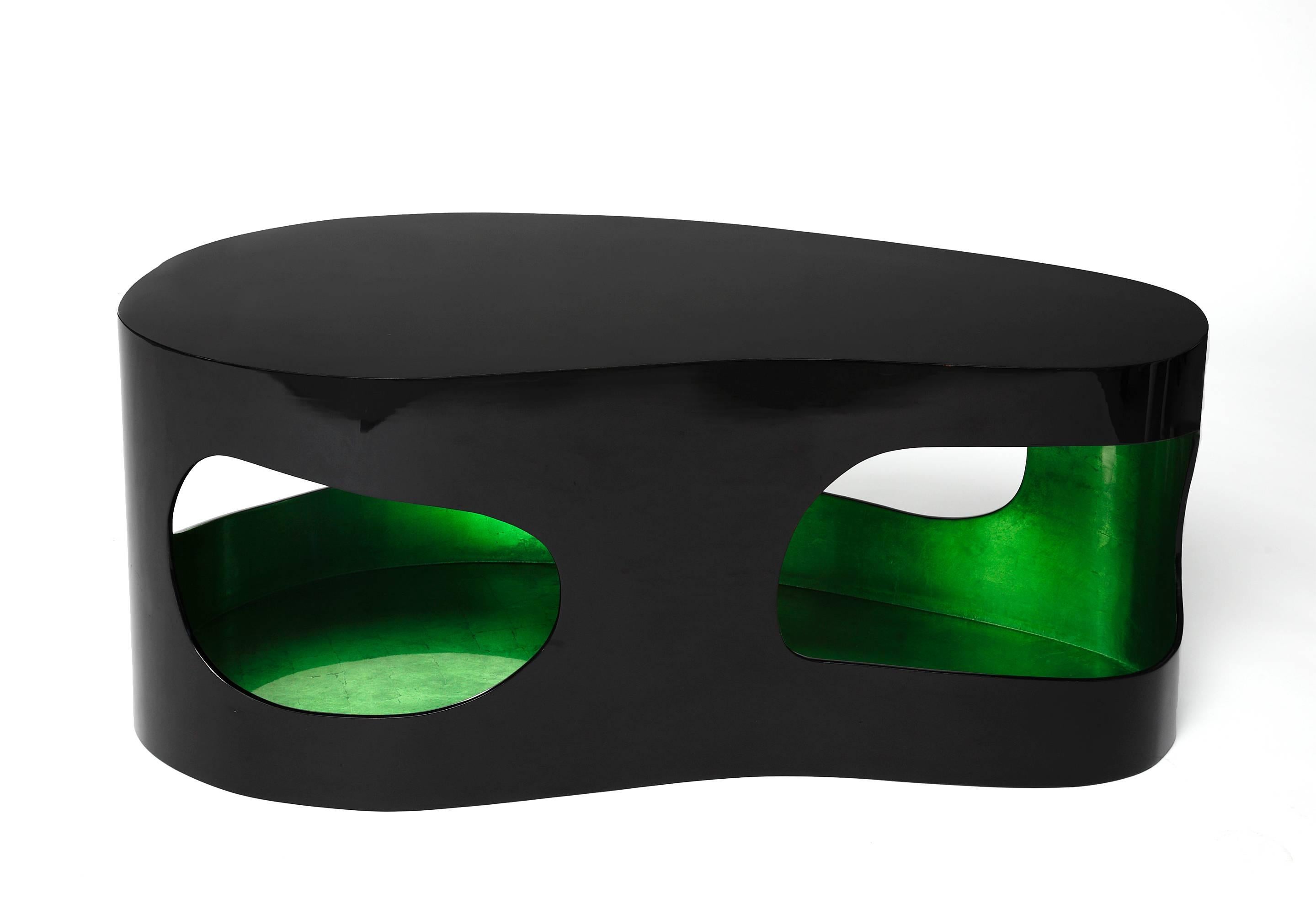 A pair of large coffee tables sculpted by Jacques Jarrige finished and in high end black lacquer on the inside and green over silver leaf on the inside.
Jarrige's signature undulating line is enhanced by the stunning precious finish.

Together with