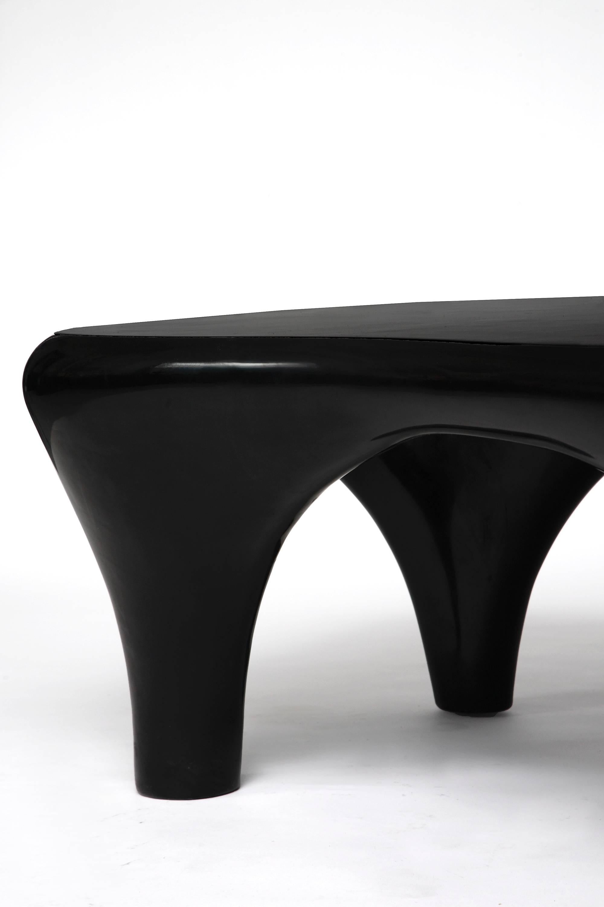 Laqué Table basse sculpturale laquée à la main par Jacques Jarrige, 2015 en vente