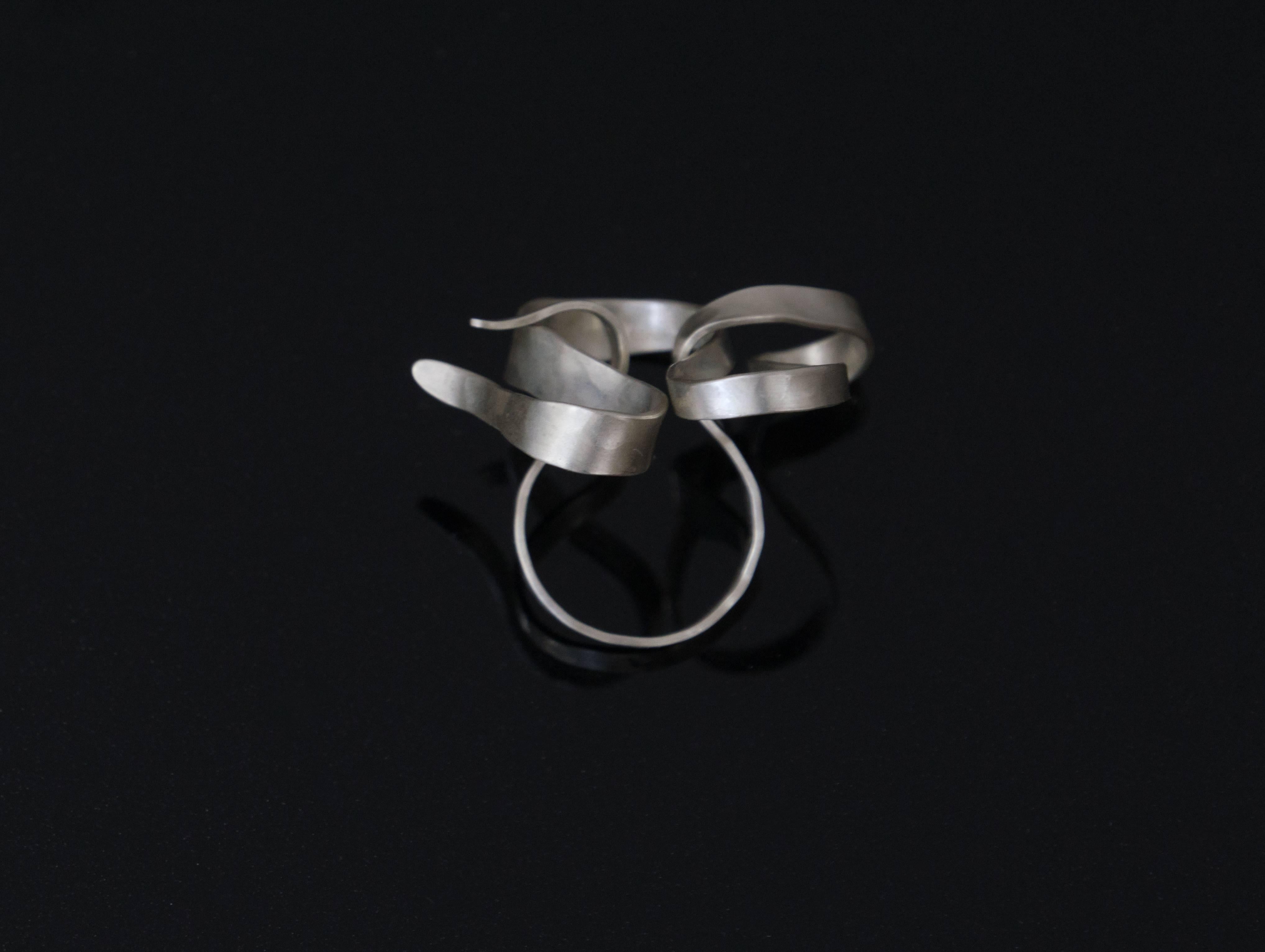 Ring in sterling silver and hand-hammered by Jacques Jarrige titled 