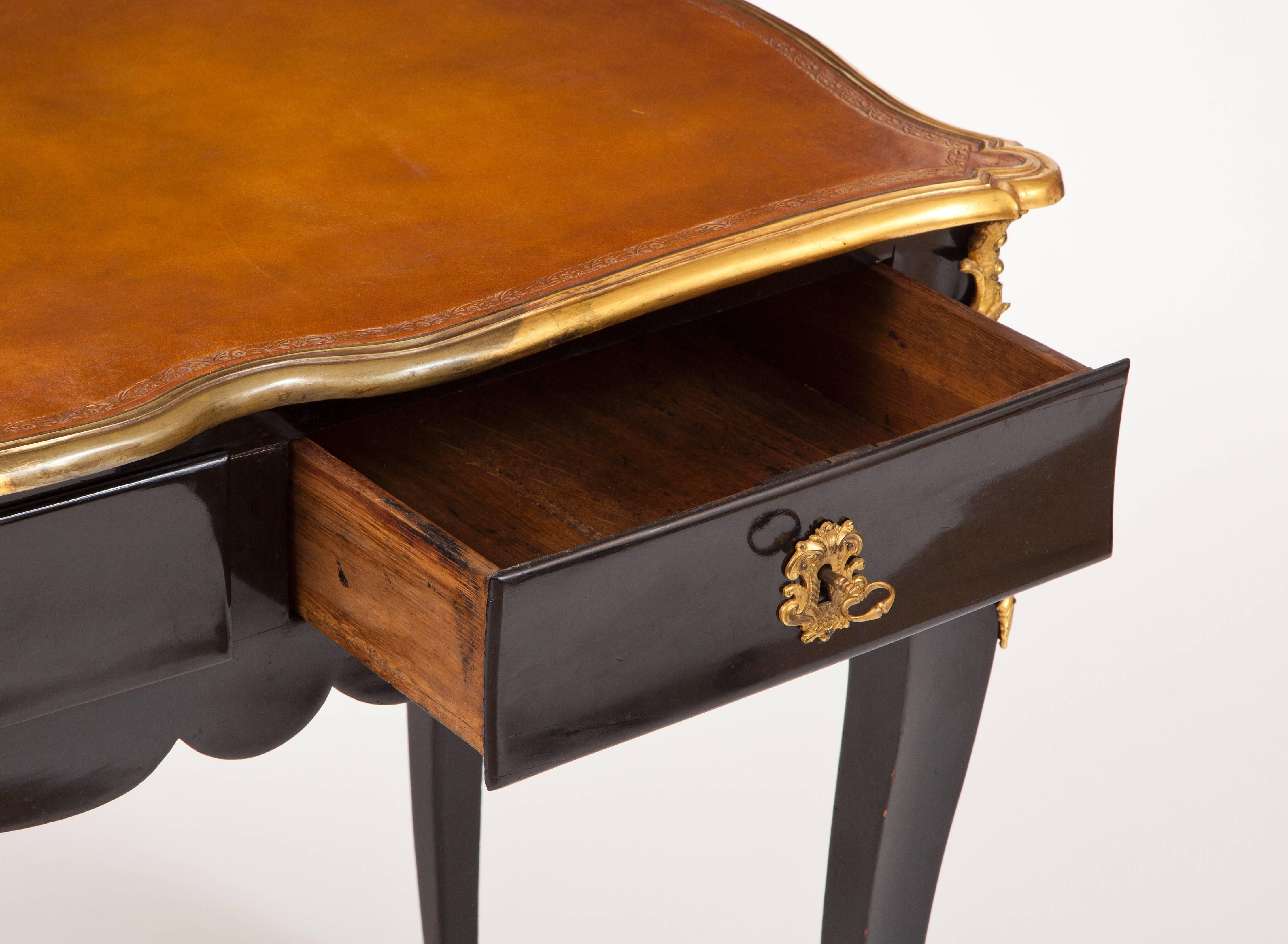 Fine French Louis XV Small Writing Table In Good Condition In New York, NY