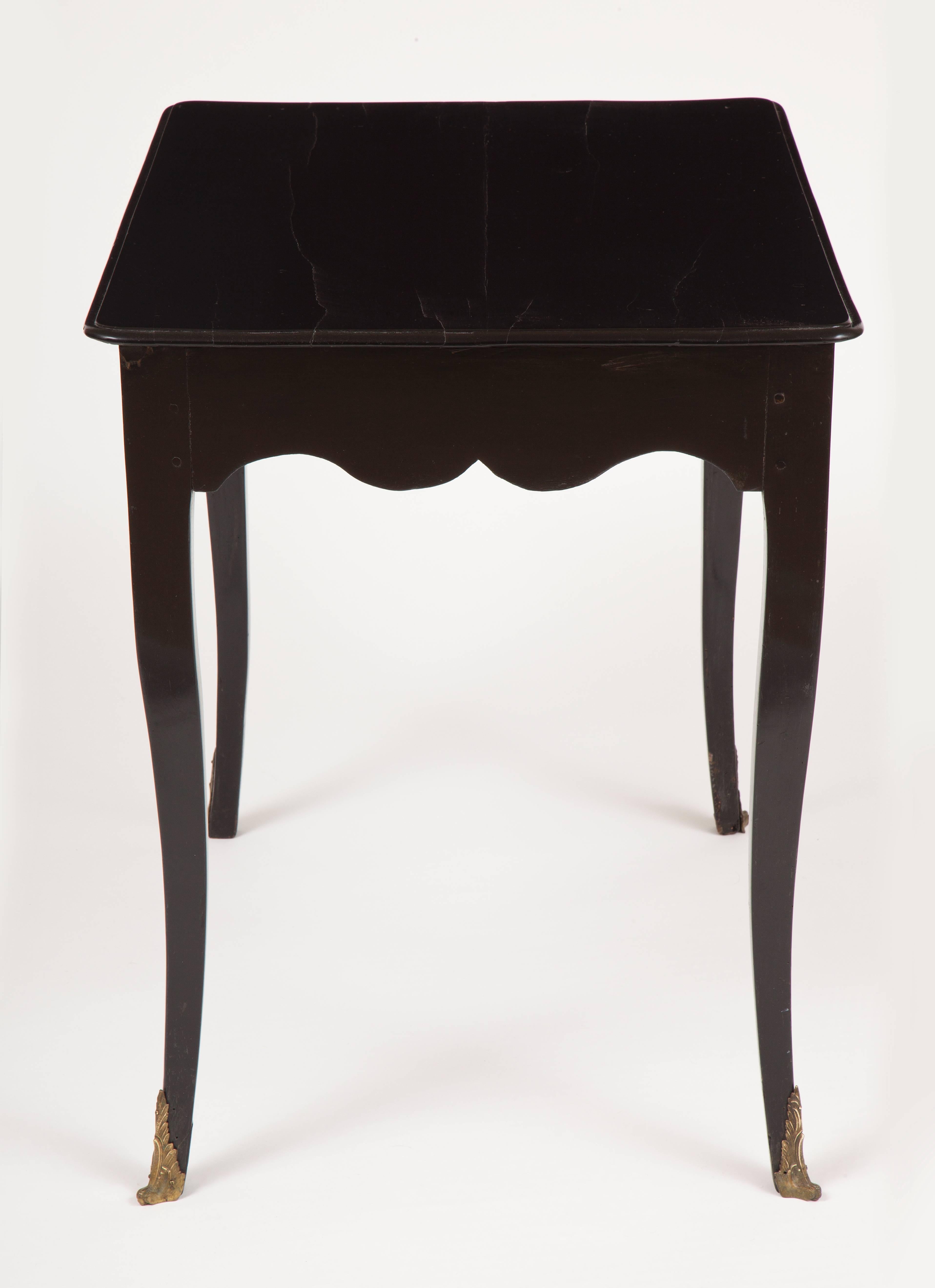 French Louis XV Ebonized Side Table In Excellent Condition In New York, NY