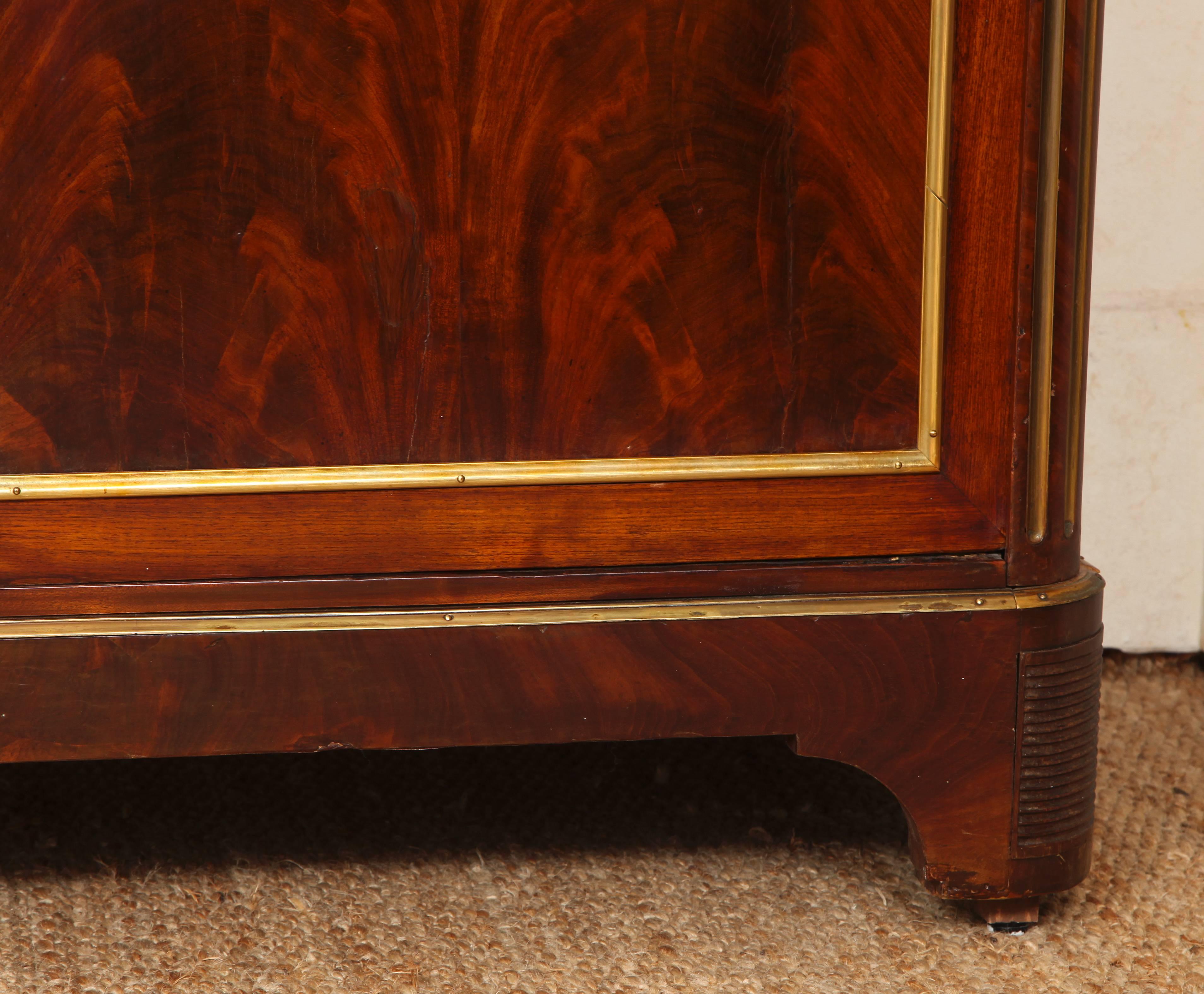 French Charles X Neoclassical Cabinet In Good Condition In New York, NY