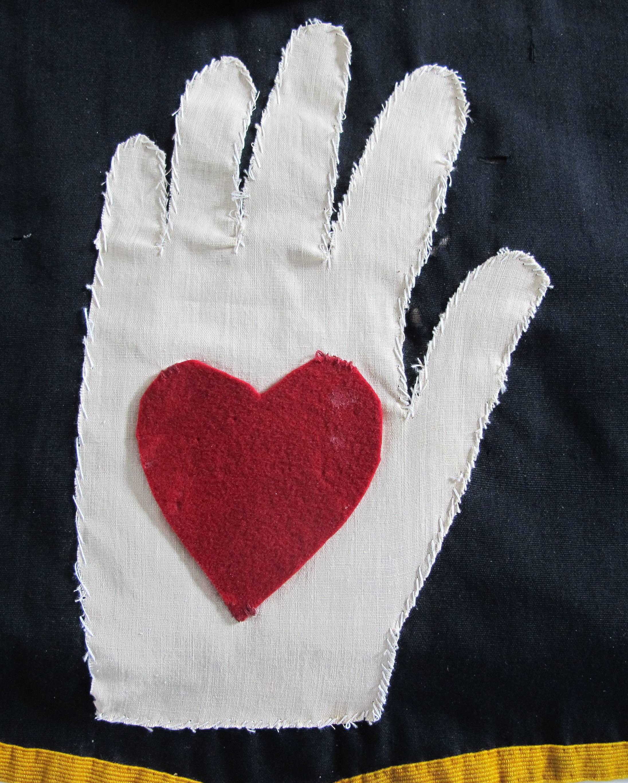 Heart in Hand Fraternal Lodge Apron In Excellent Condition For Sale In New York, NY