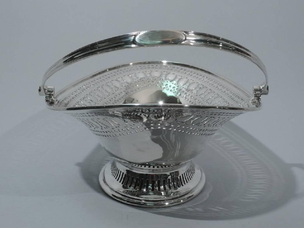 Edwardian English Sterling Silver Basket by Walker & Hall  In Excellent Condition In New York, NY