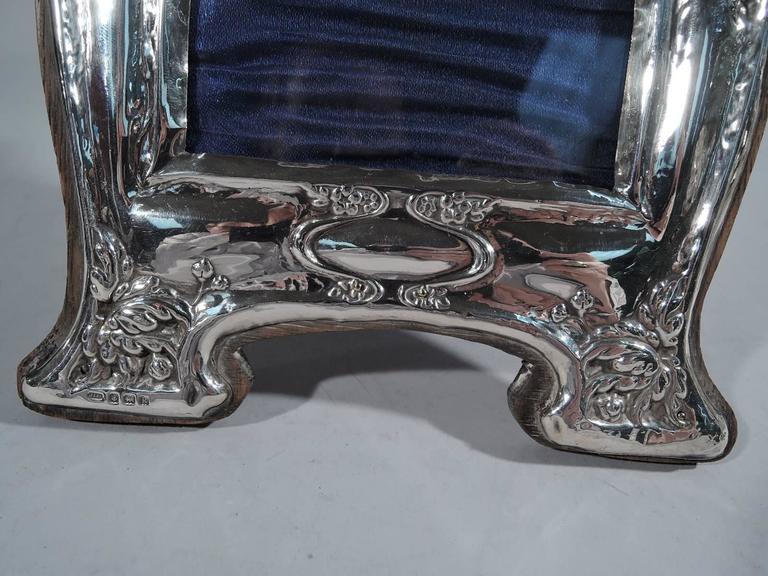 English Art Nouveau Sterling Silver Picture Frame In Good Condition In New York, NY