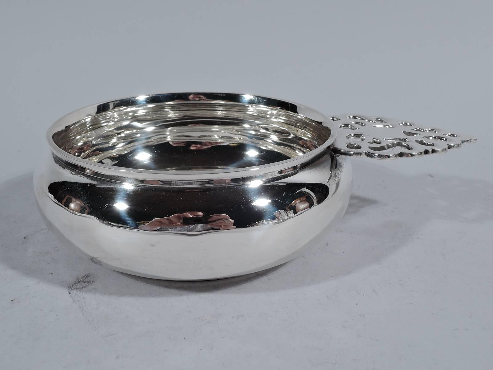 Traditional sterling silver porringer. Bellied bowl and pierced vase handle. Hallmarked Goodnow & Jenks, a Boston maker active around the turn of the last century. Hallmark includes no. 26 and Boston retailer’s name Bigelow, Kennard & Co. Weight: