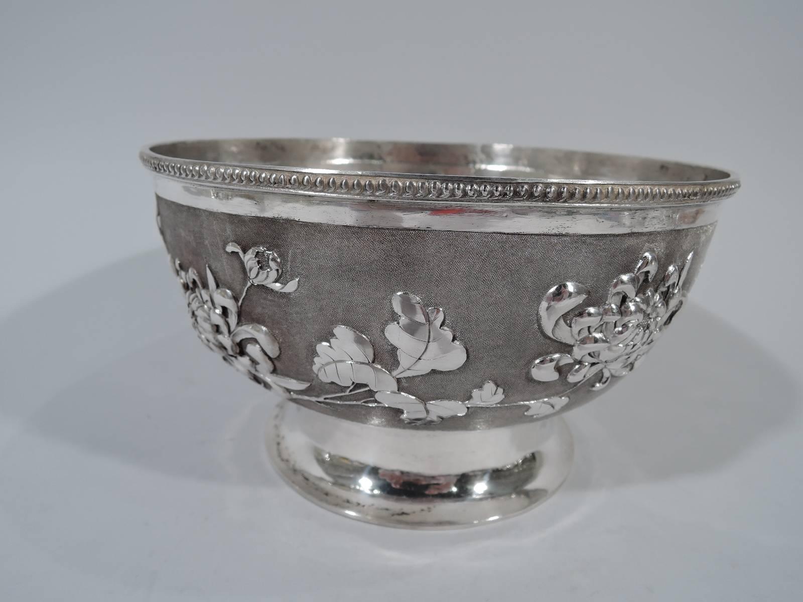 Beautiful Chinese Silver Bowl with Chrysanthemums In Excellent Condition In New York, NY