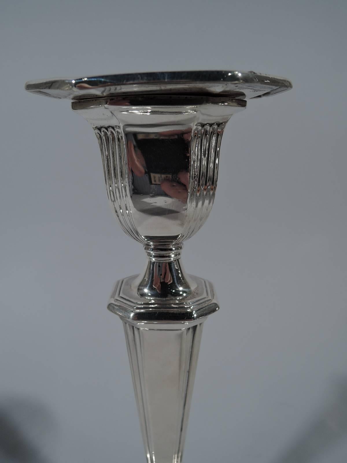 Handsome Pair of English Edwardian Sterling Silver Candlesticks In Good Condition In New York, NY