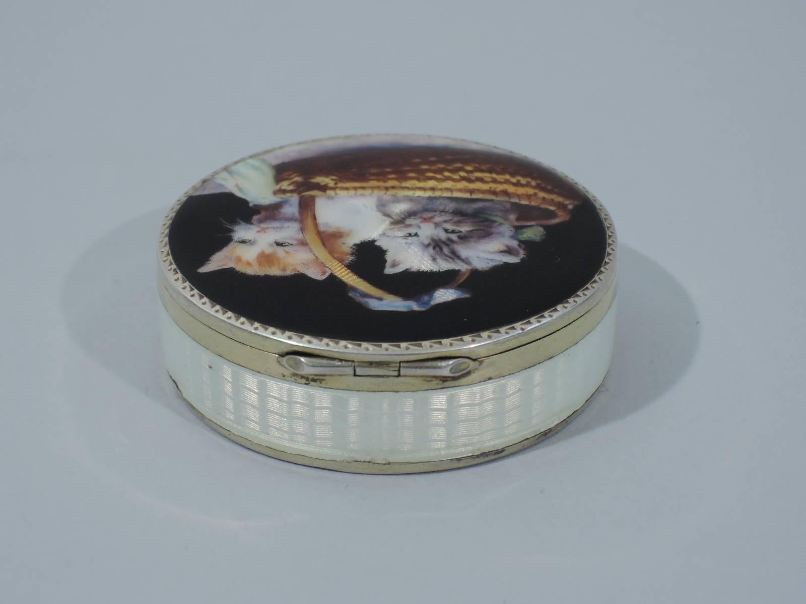 Antique Cats in a Basket Compact in Silver Gilt and Enamel In Excellent Condition In New York, NY