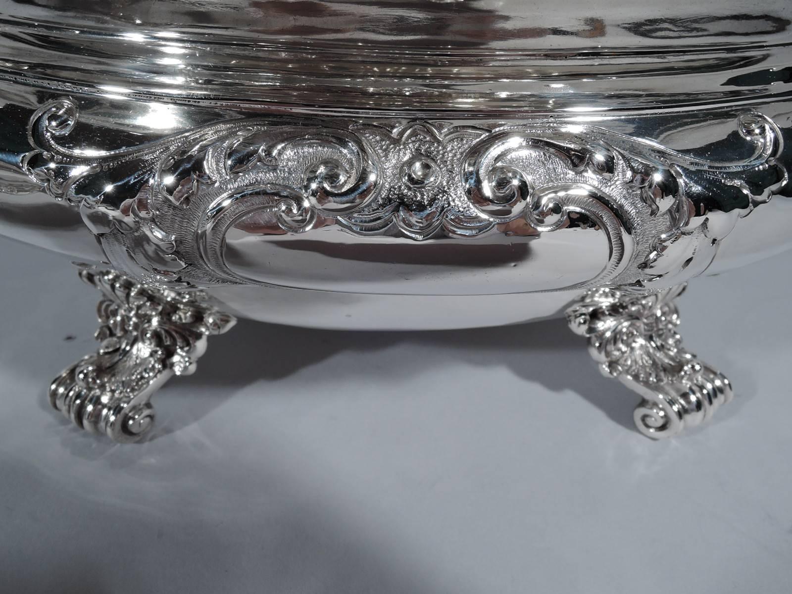 20th Century Beautiful Pair of Antique Gorham Sterling Silver Covered Vegetable Dishes