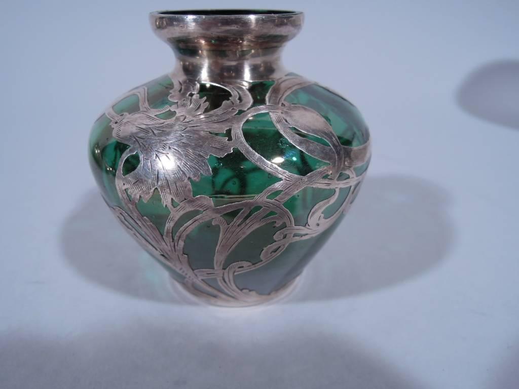 La Pierre Art Nouveau Green Glass Vase with Silver Overlay (amerikanisch)