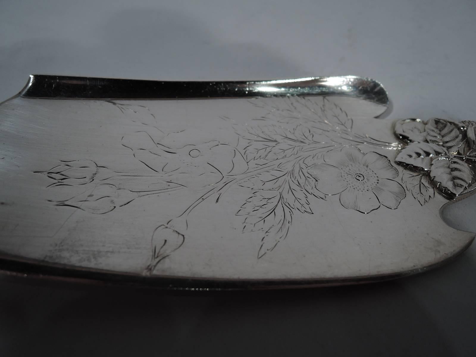 Antique Gorham Eglantine Sterling Silver Fish Slice In Excellent Condition In New York, NY
