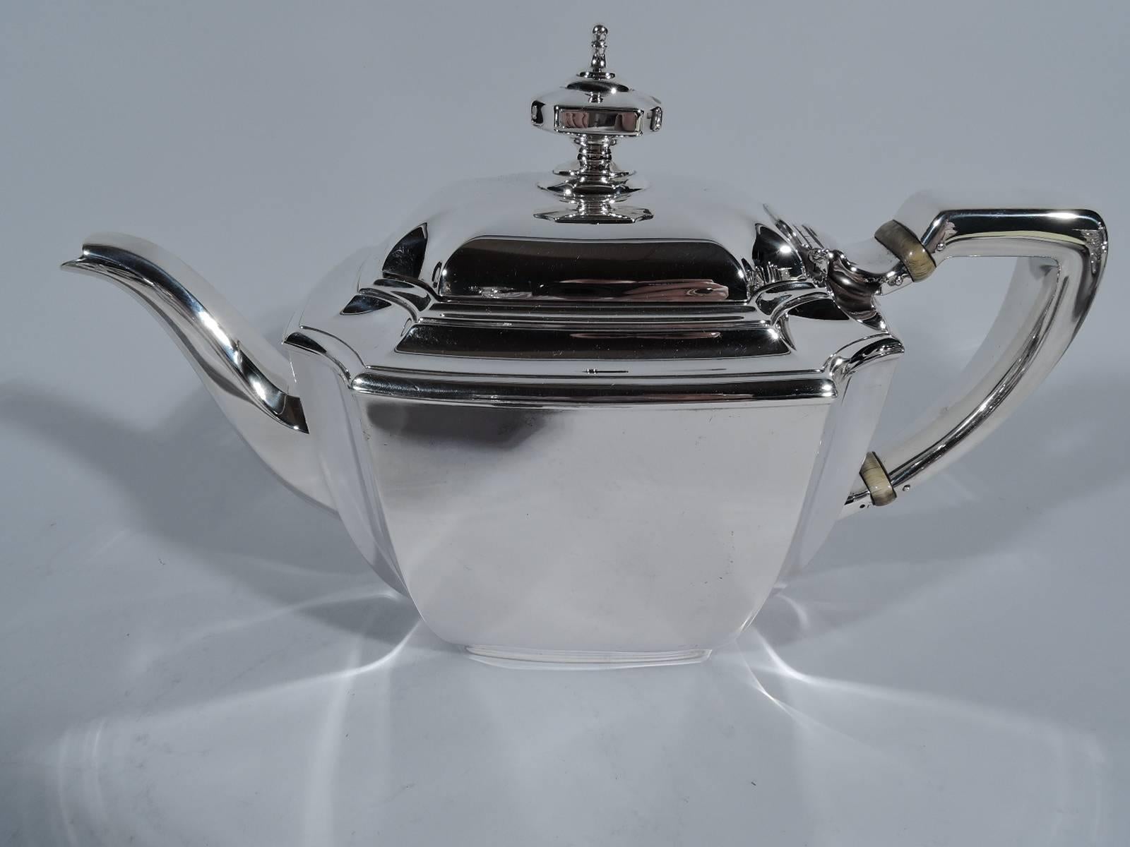 Tiffany Hampton Sterling Silver Coffee and Tea Set in Classic Hampton Pattern In Excellent Condition In New York, NY