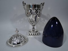 Antica urna americana neoclassica con vaso coperto in argento sterling