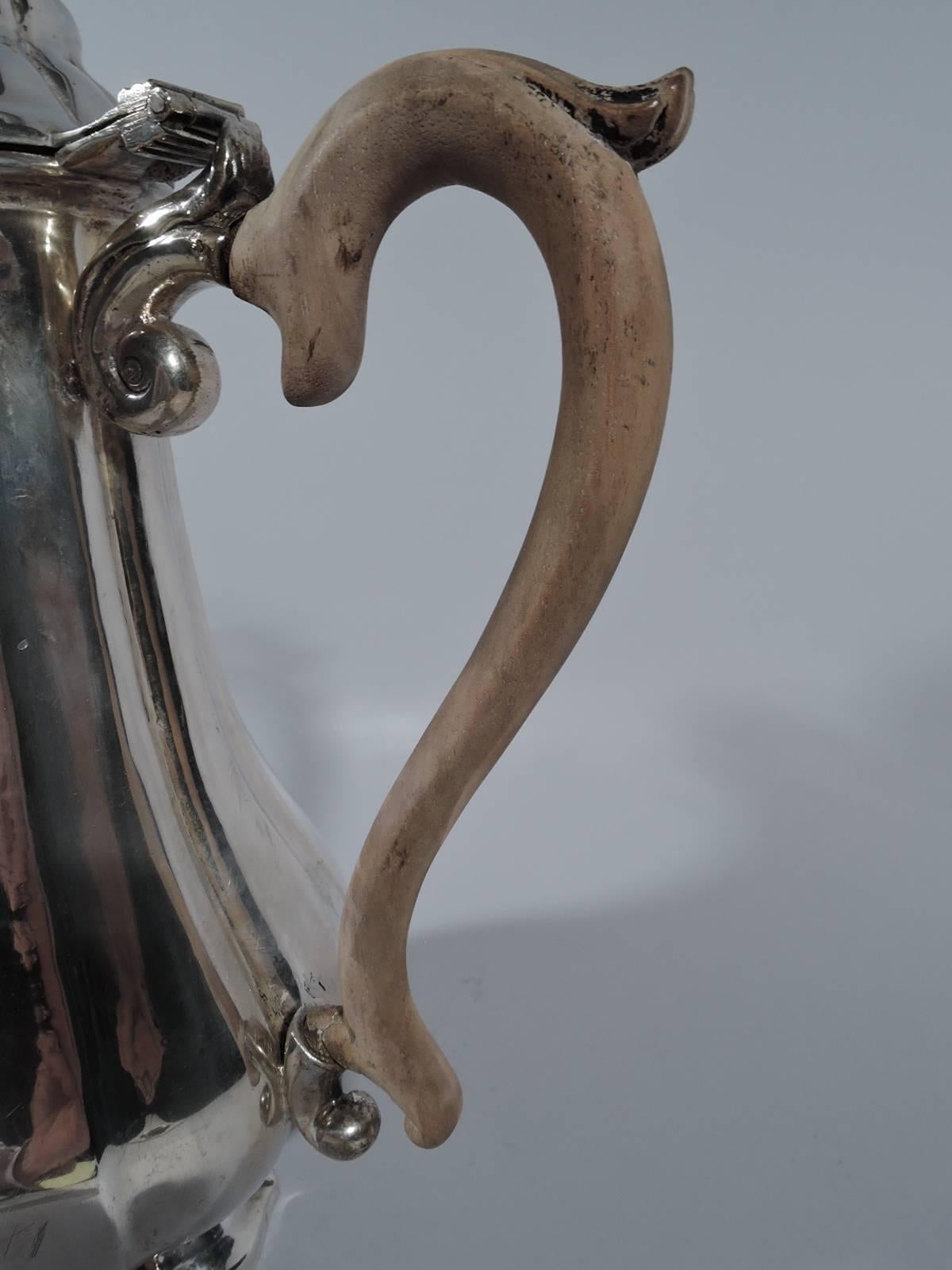 Antique Italian Silver Coffeepot in 18th Century Style In Good Condition In New York, NY