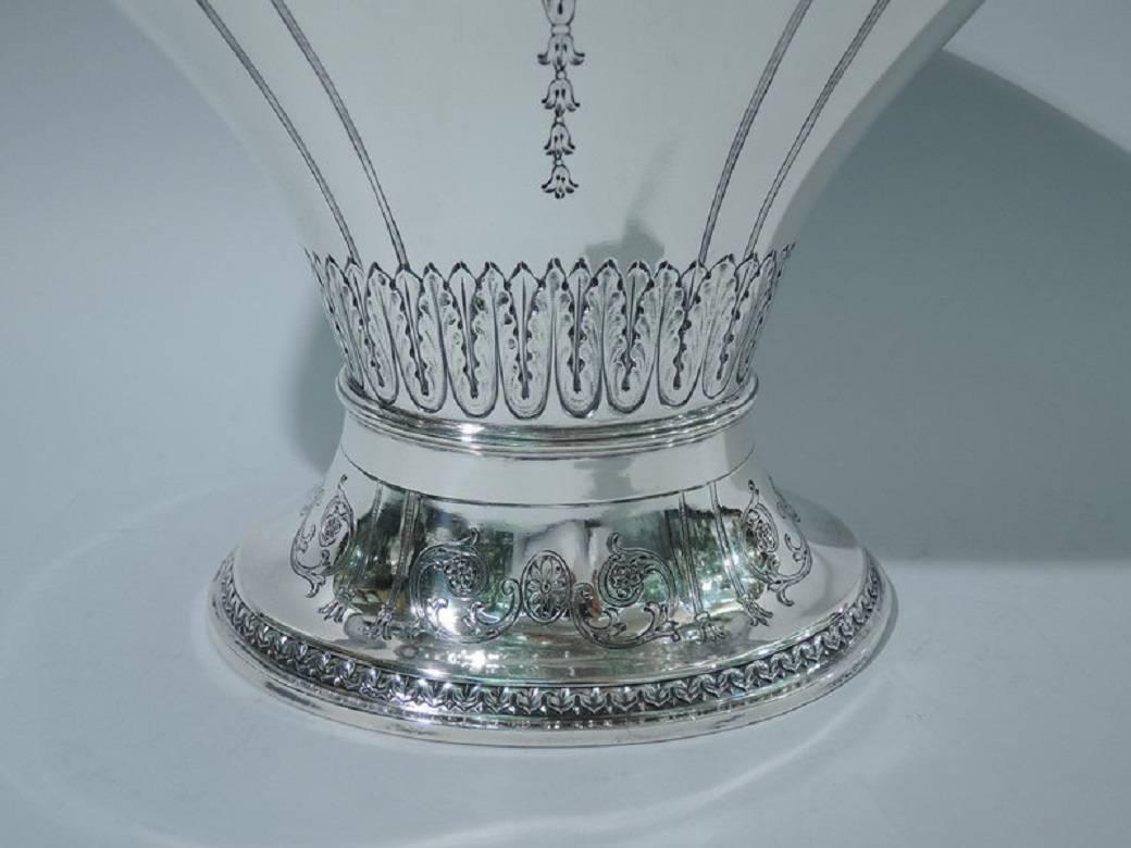 Pretty Gorham Sterling Silver Flower Basket In Excellent Condition In New York, NY