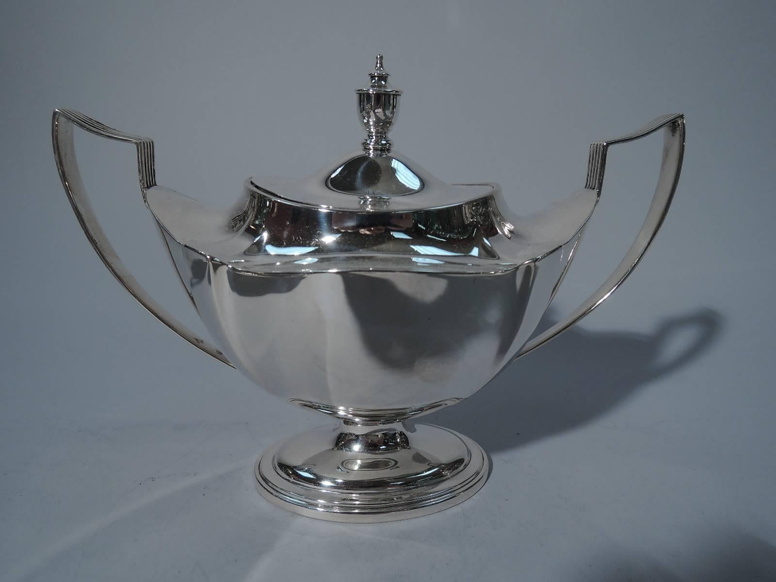 Gorham Plymouth Sterling Silver Tea and Coffee Set on Tray In Excellent Condition In New York, NY
