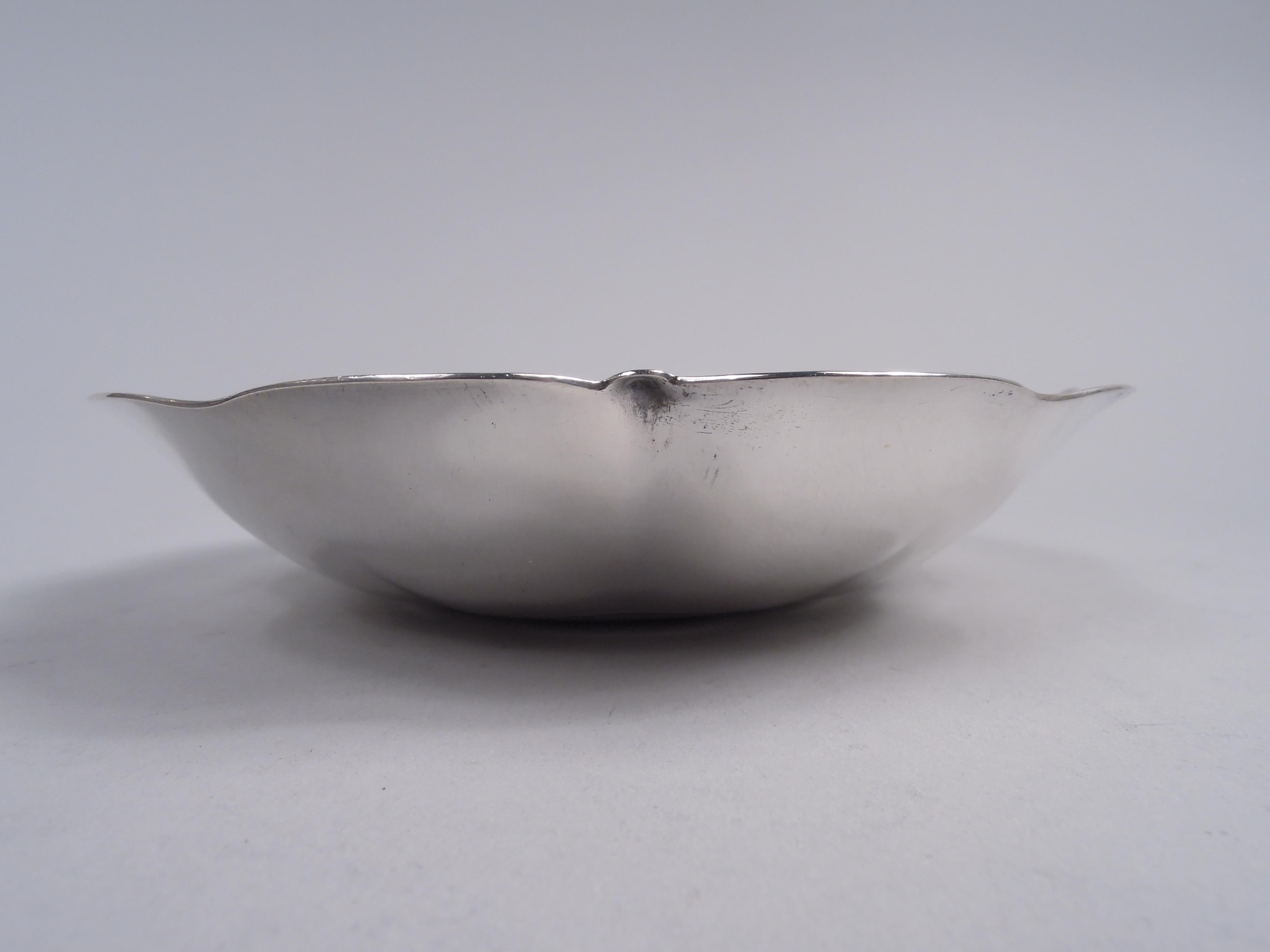 Mid-Century moderno Ciotola con testa di fiore in argento Tiffany American Midcentury Modern in vendita