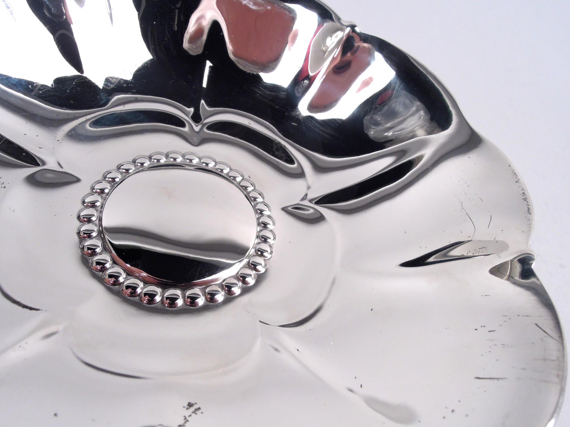 Americano Ciotola con testa di fiore in argento Tiffany American Midcentury Modern in vendita