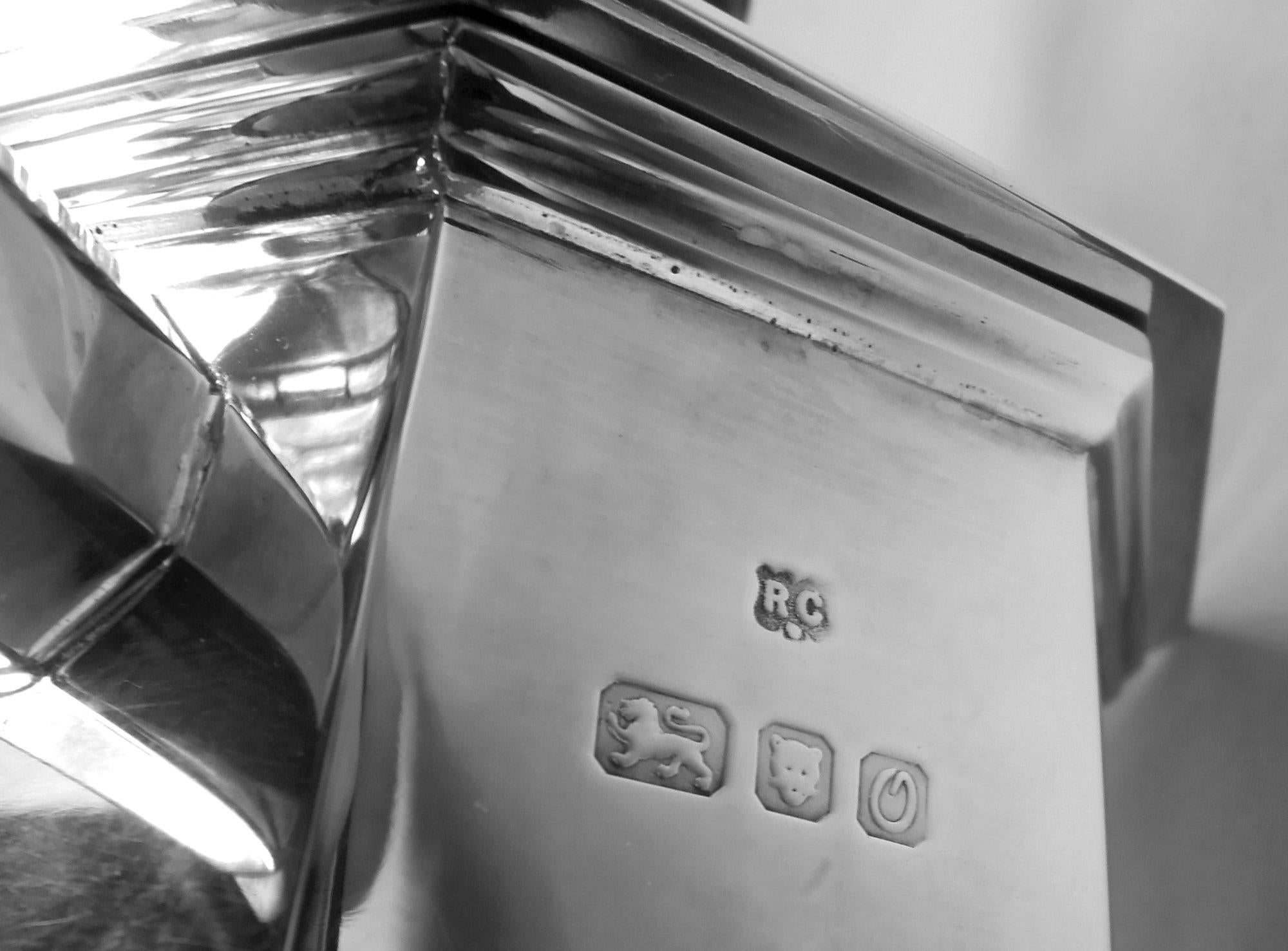 Service à café géorgien anglais des années 1980 de l'ère Thatcher avec retour à la tradition en vente 4