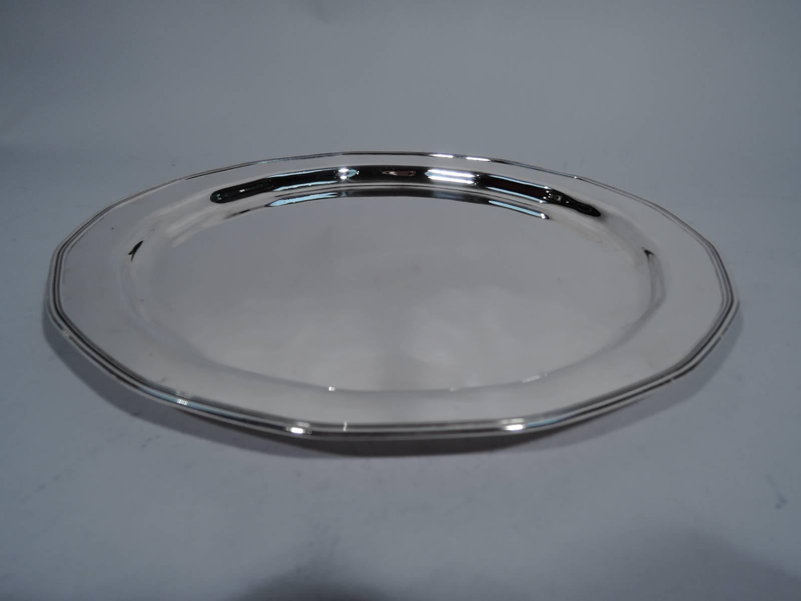 Modern sterling silver serving tray. Made by Tiffany & Co. in New York, circa 1911. Round with softly faceted well. Rim same with reeding. Hallmark includes pattern no. 18083 (first produced in 1911) and director’s letter m (1907-47). Very good
