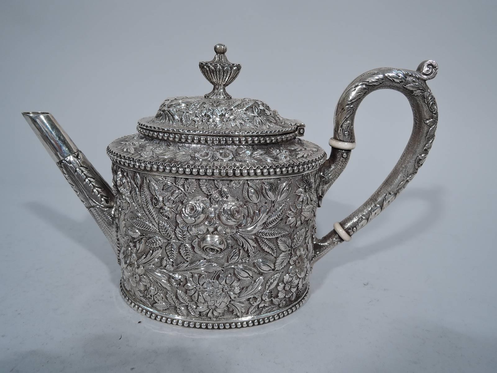 Classic Baltimore Repousse Coffee and Tea Set by Jacobi & Jenkins In Excellent Condition In New York, NY