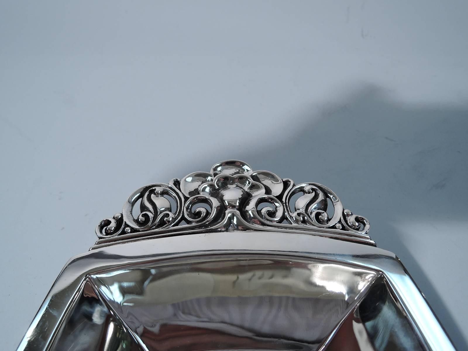 Tiffany Fancy and Modern Sterling Silver Bread Tray In Excellent Condition In New York, NY