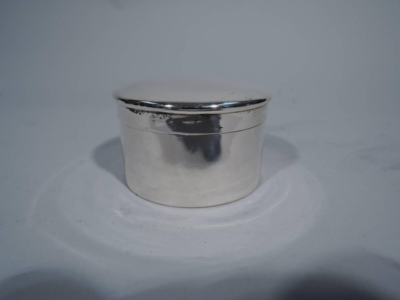 Smart sterling silver trinket box. Made by Tiffany & Co. in New York, circa 1902. Round with straight sides. Cover has slightly curved and overhanging top. Box and cover interior gilt. Hallmark includes pattern no. 8856 (first produced in 1885) and