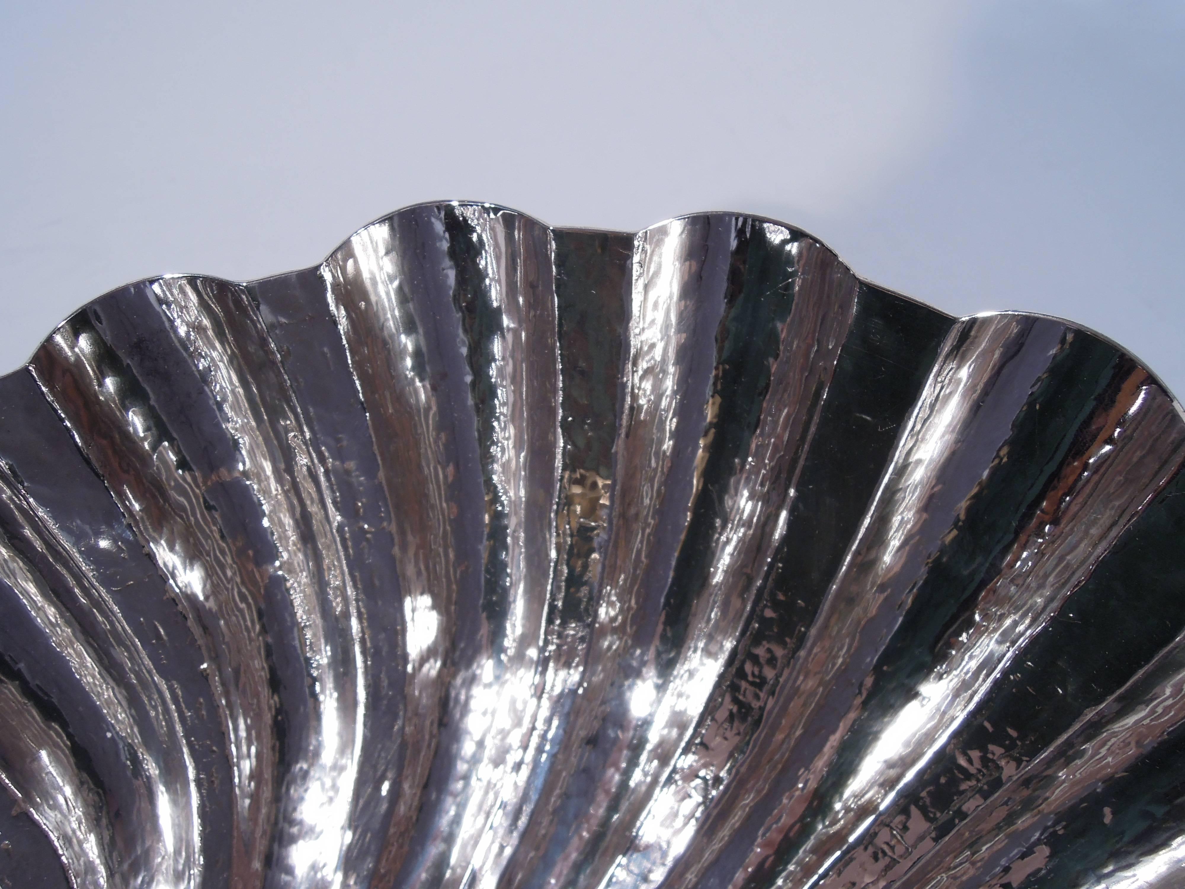 Large Hand-Hammered Sterling Silver Scallop Shell Bowl In Excellent Condition In New York, NY