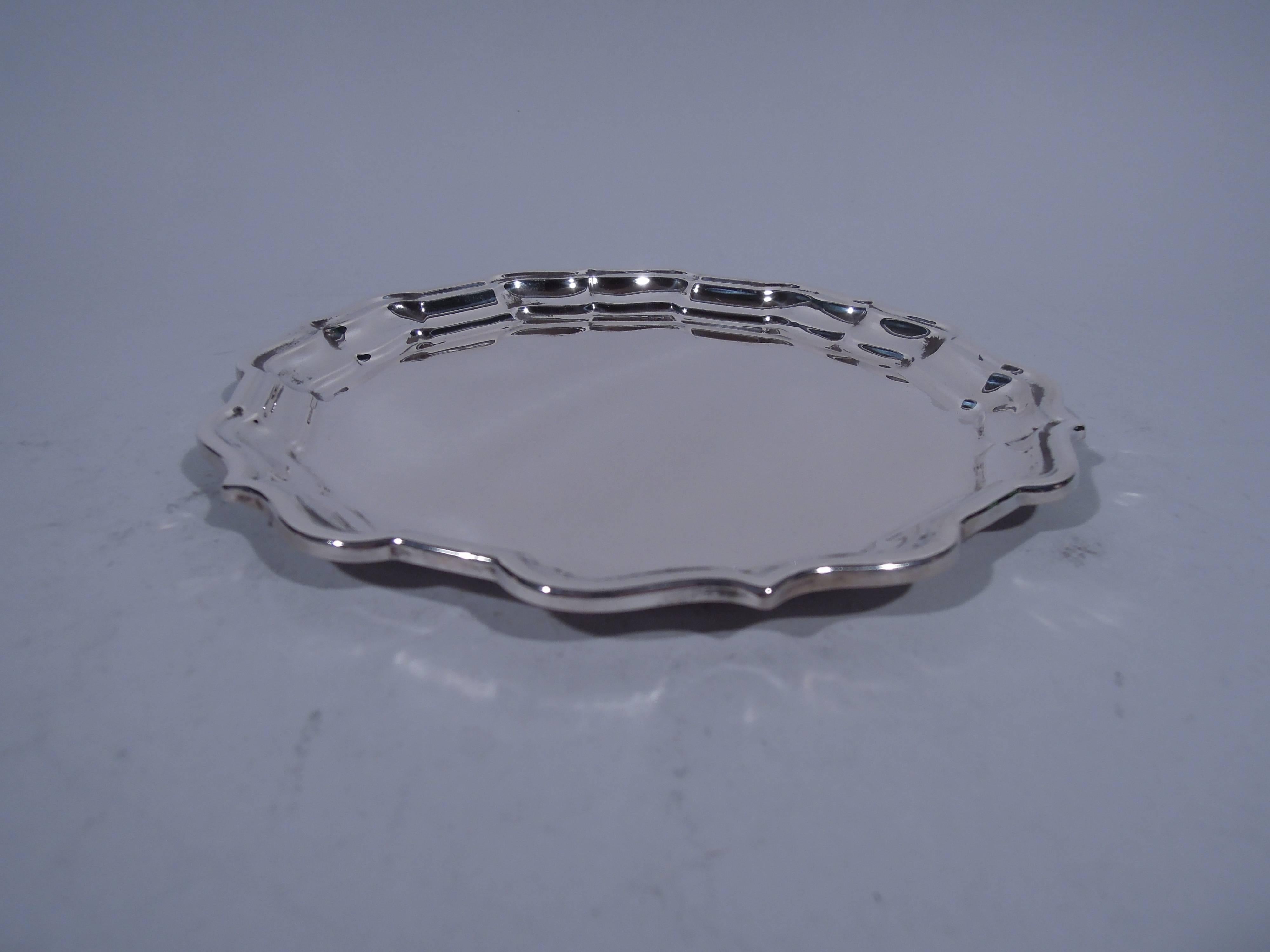Sterling silver serving tray in Chippendale pattern. Made by Frank W Smith in Gardner, Mass., circa 1950. Circular with curved sides and curvilinear piecrust rim. A great piece in the Classic pattern. Hallmark includes pattern name and no. 378S.