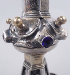 Calice antique en argent de style gothique européen, orné de pierres précieuses