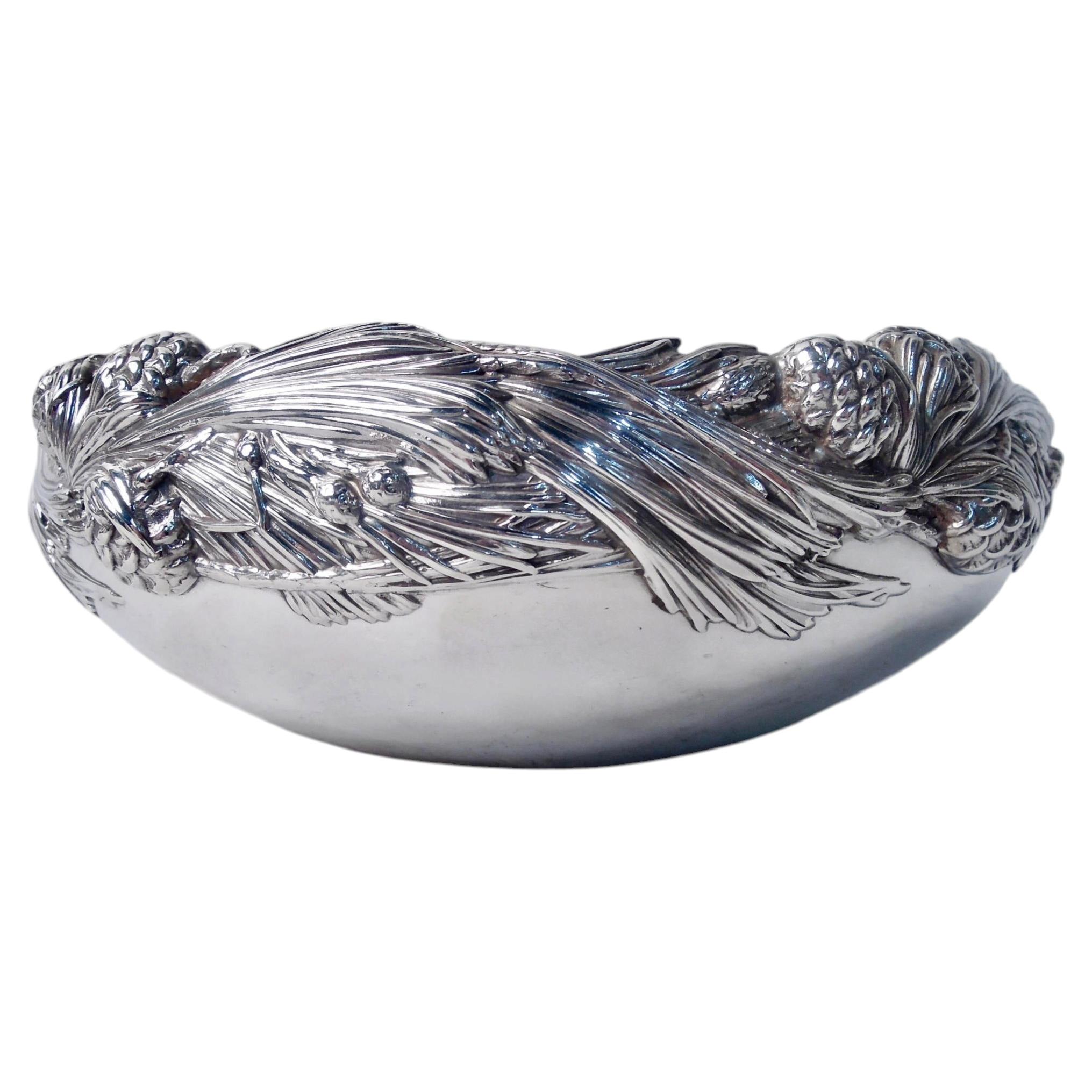 Antike Tiffany-Schale aus Sterlingsilber mit seltenem Tannenzapfen-Motiv im Angebot