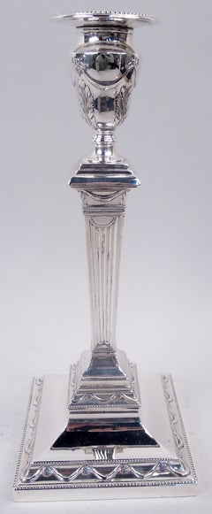 Coppia di candelieri a colonna in stile neoclassico edoardiano inglese, 1918