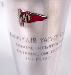 Annapolis Yacht Club: „American Highball Trophy“ von 1946 mit emailliertem Wimpel