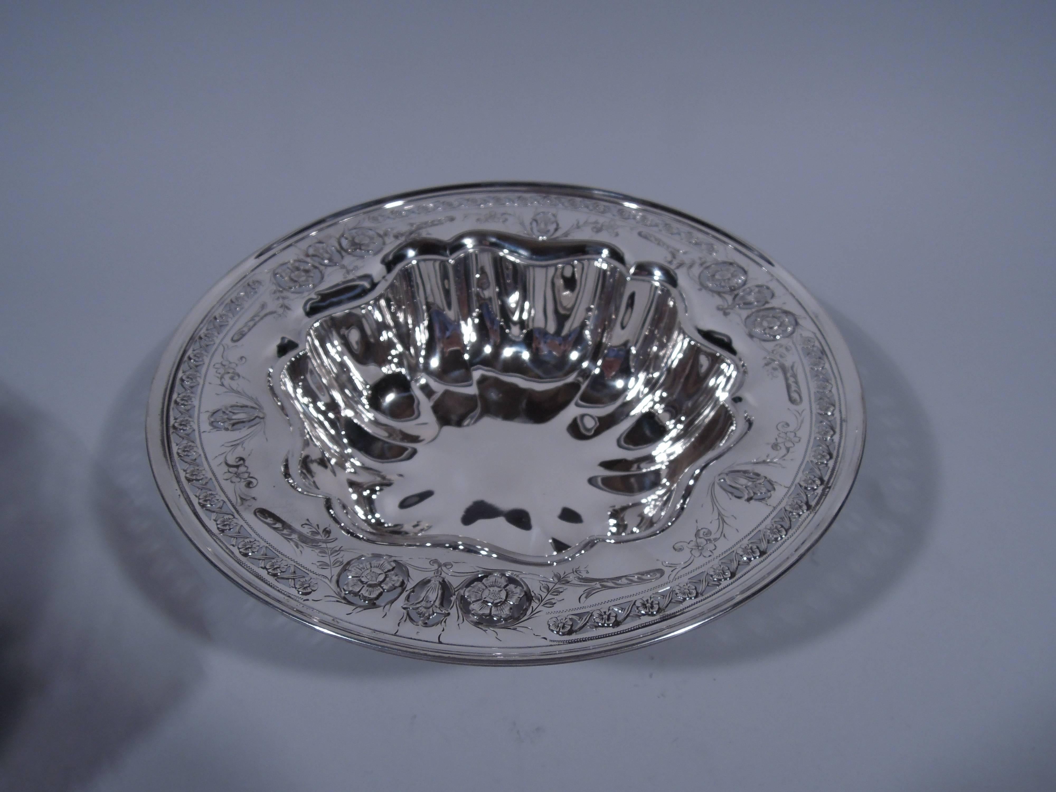 American sterling silver bowl, circa 1915. Fluted bowl and wide and pierced rim with flowers set in roundels and border with alternating flowers and X’s. Wholesome Art Nouveau with pretty period ornament. Hallmark includes no. 124. Very good