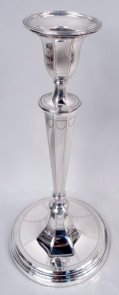 Juego de dos candelabros Tiffany de plata de ley de estilo neoclásico inglés, de 12 pulgadas