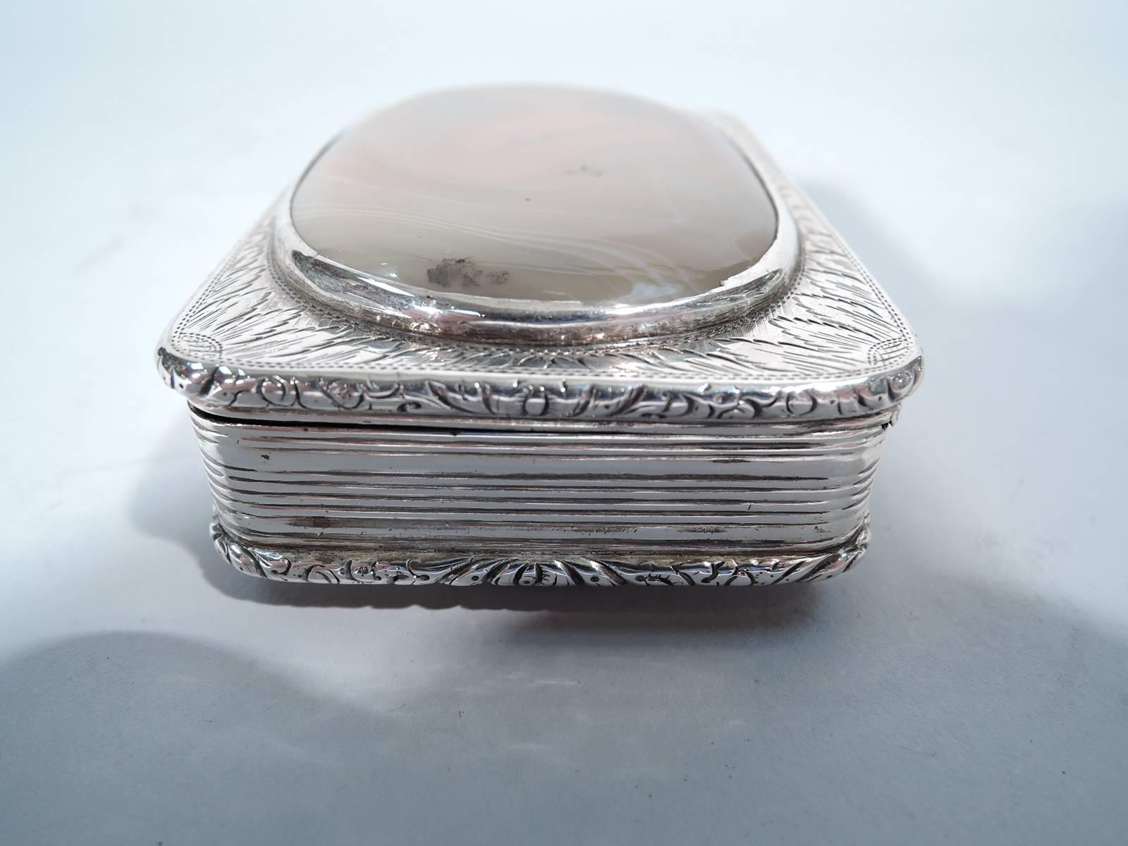 English Georgian Sterling Silver and Agate Snuffbox In Excellent Condition In New York, NY