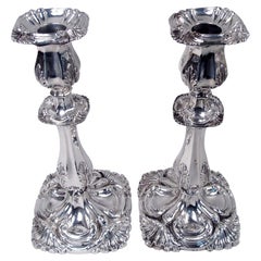 Par de candelabros ingleses de plata de ley del estilo Regencia georgiana, 1836