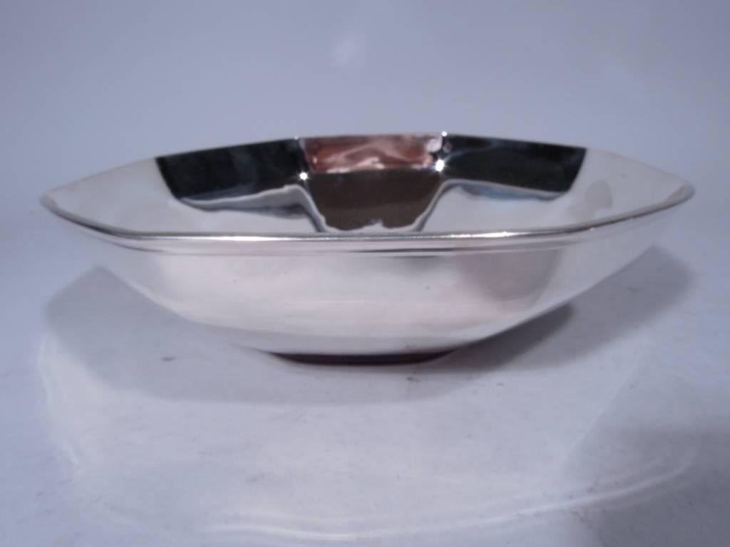 Art Deco sterling silver bowl. Made by Tiffany & Co., circa 1923. Octagonal with curved and tapering sides, and molded rim. A softened version of the geometric style. Hallmark includes pattern no. 20200 (first produced in 1923) and director's letter