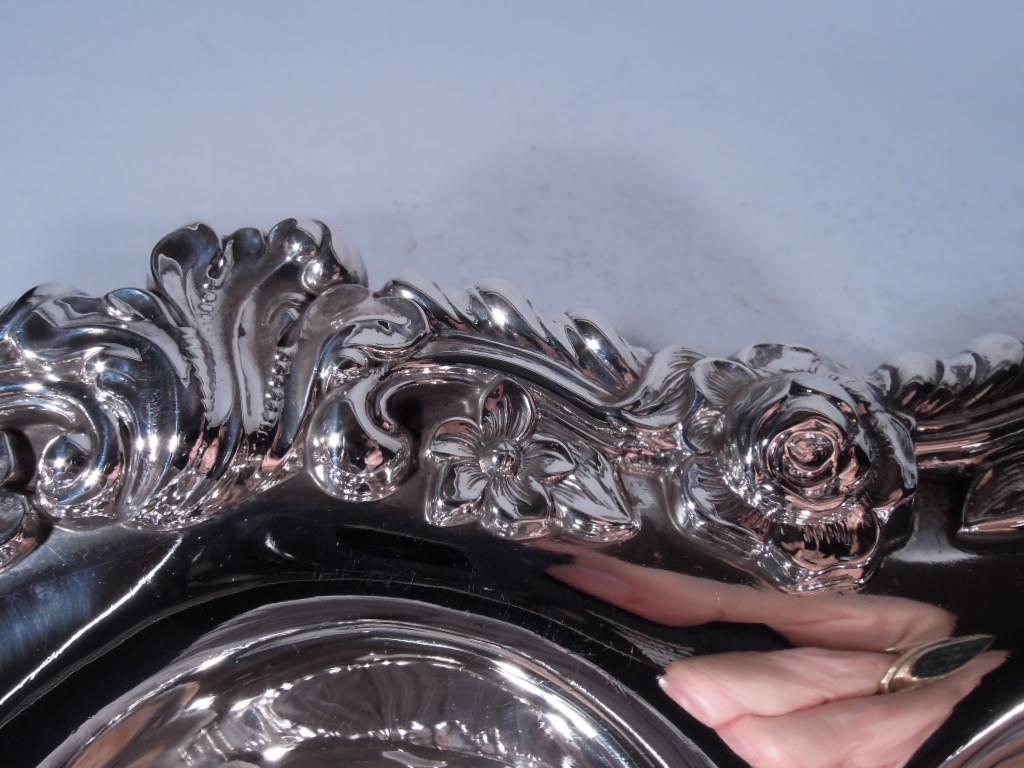 Theodore B. Starr Sumptuous and Unusual Sterling Silver Bowl In Excellent Condition In New York, NY