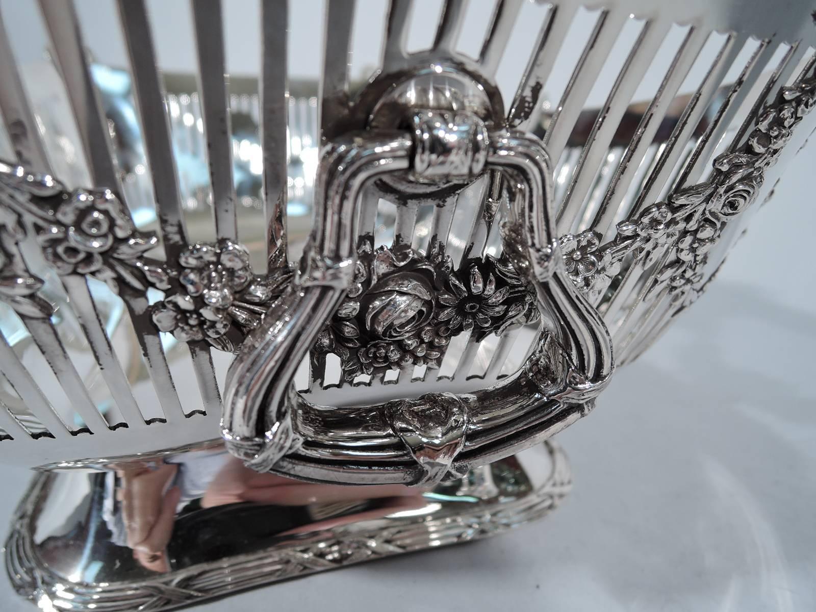 Je Caldwell Extra Heavy Neoclassical Sterling Silver Bread Basket In Excellent Condition In New York, NY