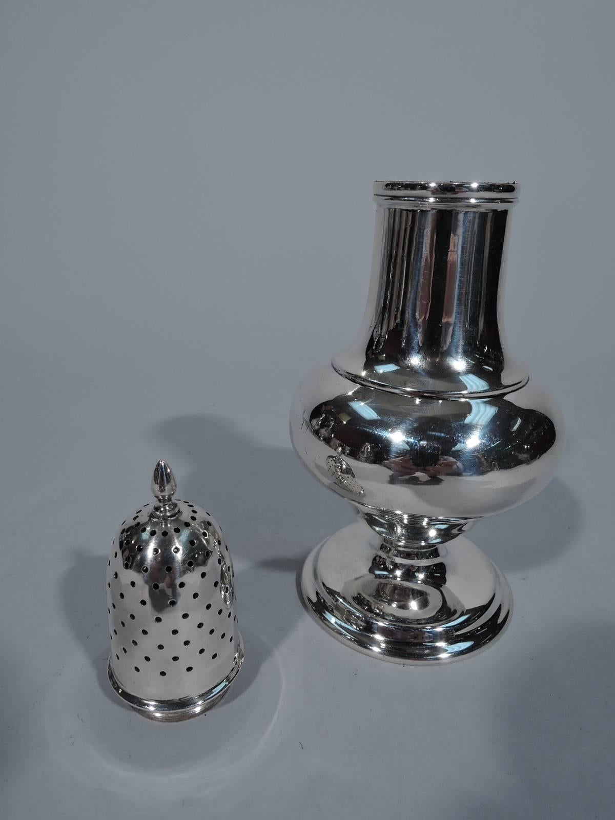 Pair of Antique Tiffany Sterling Silver Salt & Pepper Shakers In Excellent Condition In New York, NY
