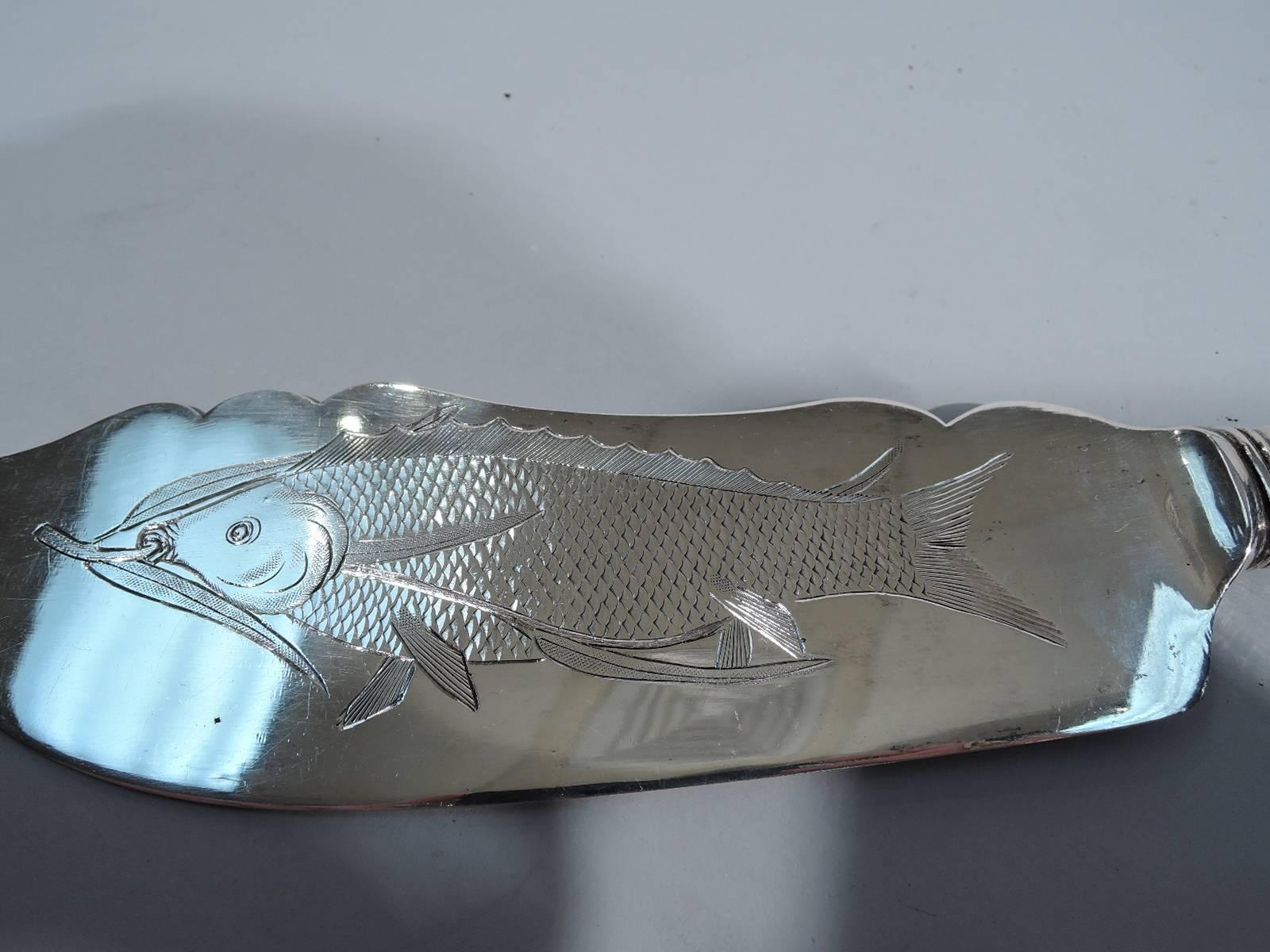 Chinese Export Silver Fish Serving, Pair In Excellent Condition In New York, NY