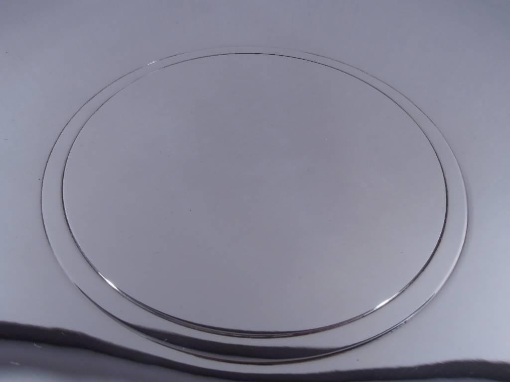 Tiffany Spare and Modern Sterling Silver Footed Serving Plate In Excellent Condition For Sale In New York, NY