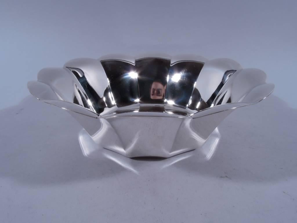 Modern sterling silver bowl. Made by Tiffany & Co. in New York. Circular with fluted sides and flared and scalloped rim. Hallmark includes pattern no. 22926 and director’s letter M (1947-1956). Very good condition. Dimensions: H 2 3/4 x D 9 1/4 in.