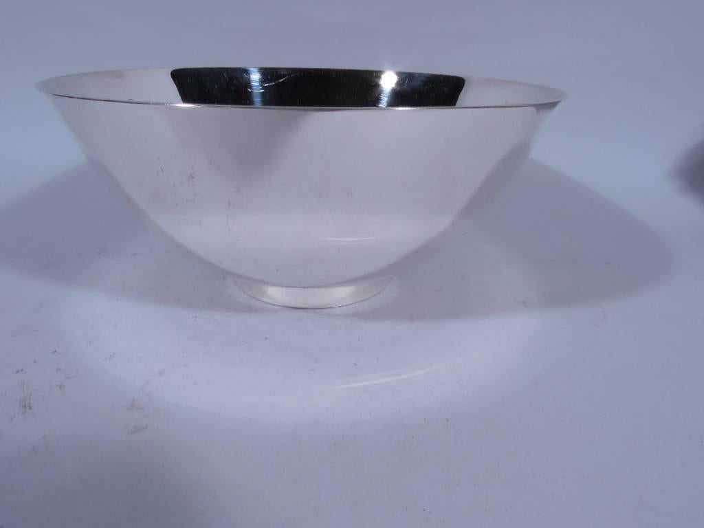 American Colonial sterling silver bowl. Made by Tiffany in New York, circa 1920. Bowl has curved sides and straight circular foot. Spare historic design that works equally well in Modern interiors. Hallmark includes pattern no. 19750 (first produced